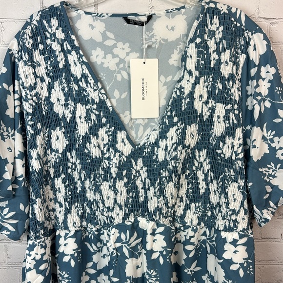 2X 4X BloomChic Blue & White Floral V Neck Smocked Ruffle Sleeve Dress Plus Size - Picture 4 of 6
